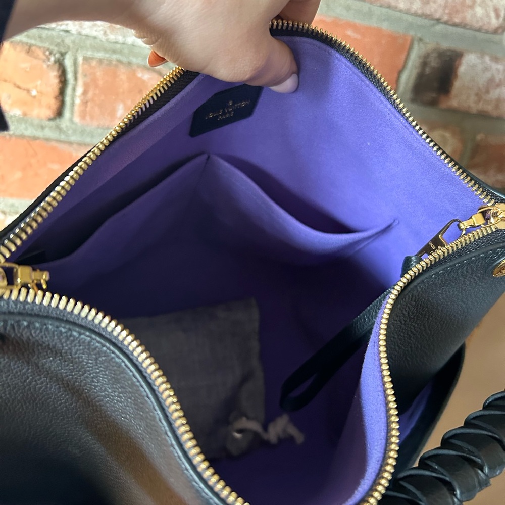 Louis Vuitton - Picture 2 of 2